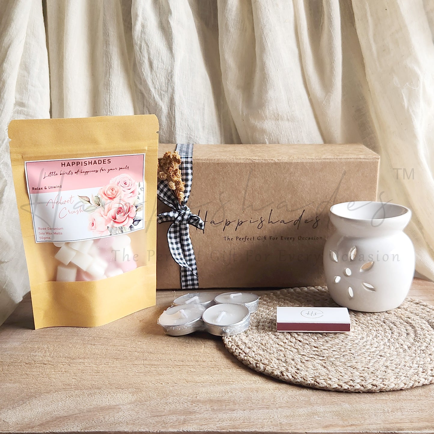 Happishades Aroma Diffuser Gift Set - Ceramic Diffuser, Scented Wax melts and 4 Tea light Candles in a Gift Hamper Box