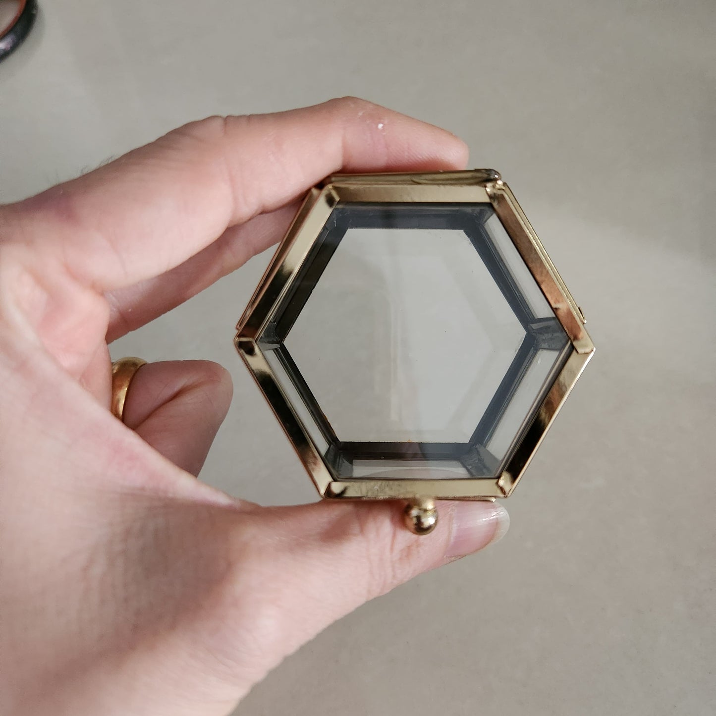 Happishades Vintage Hexagon Glass Jewellery Box with Brass Frame, 2.5 x 2.5 x 1.5 Inch, Decorative Storage Organiser and Holder for Ring, Earrings, Gifting, Ring Platters, Vanity Box, Metal Keepsake.