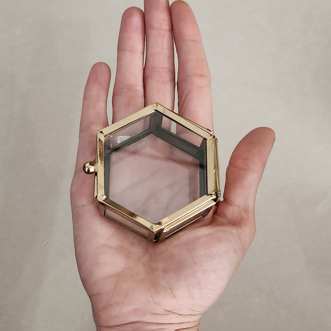 Happishades Vintage Hexagon Glass Jewellery Box with Brass Frame, 2.5 x 2.5 x 1.5 Inch, Decorative Storage Organiser and Holder for Ring, Earrings, Gifting, Ring Platters, Vanity Box, Metal Keepsake.