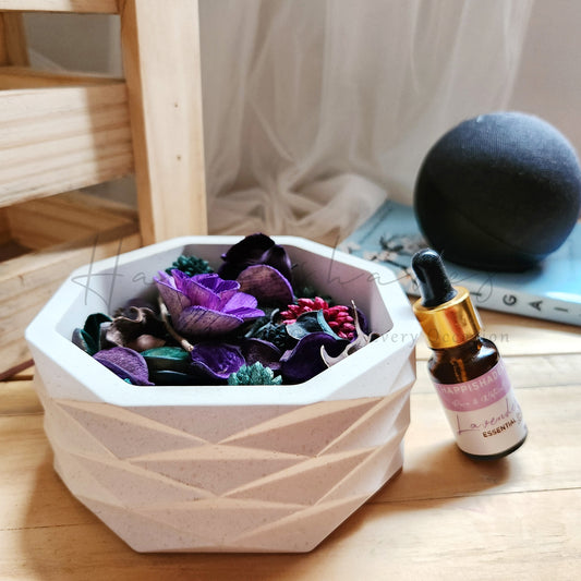 Happishades Decorative Potpourri Gift Set with Bowl, 50g Dried Flowers and 10ml Essential Oil (Potpourri refresher)