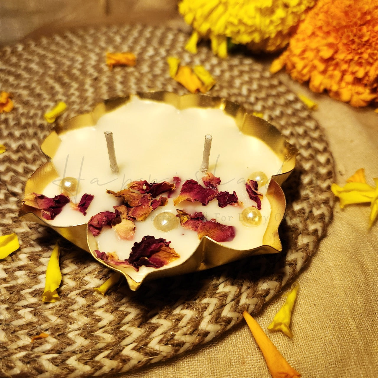 Happishades Decorative Lotus Urli Scented Candle, 8.9 cm, White and Gold with Rose & Pearl Accents (Floral) | Diwali, Navratri Gifting | Pure Soy Wax